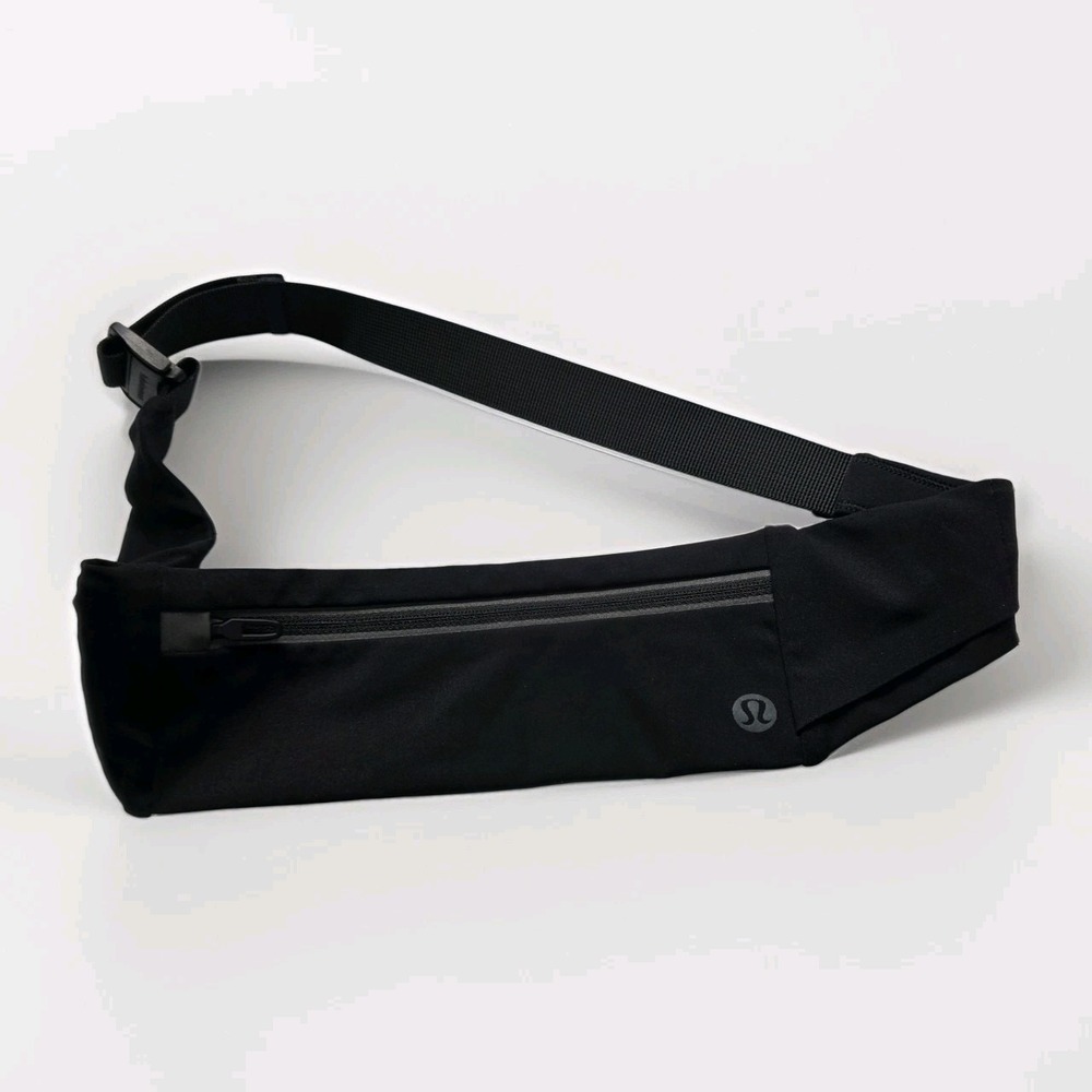 Lululemon Fast and Free Running Belt Black 7.5" x 2" x 5"sz S/M waist 28" to 34"